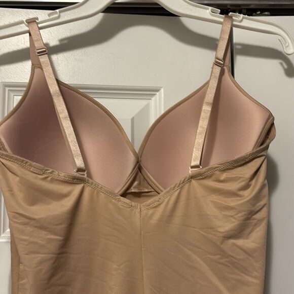 Assets by Spanx Size XL low-back panty bodysuit nude color - Picture 10 of 10